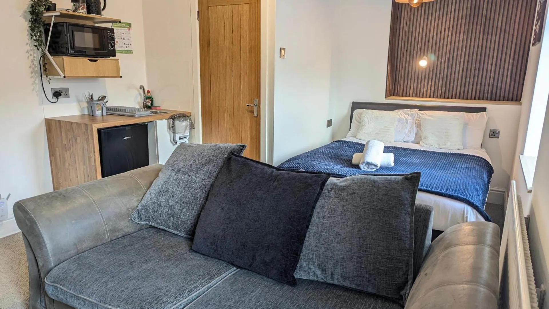 Cosy & Central Studio Apartments Cardiff