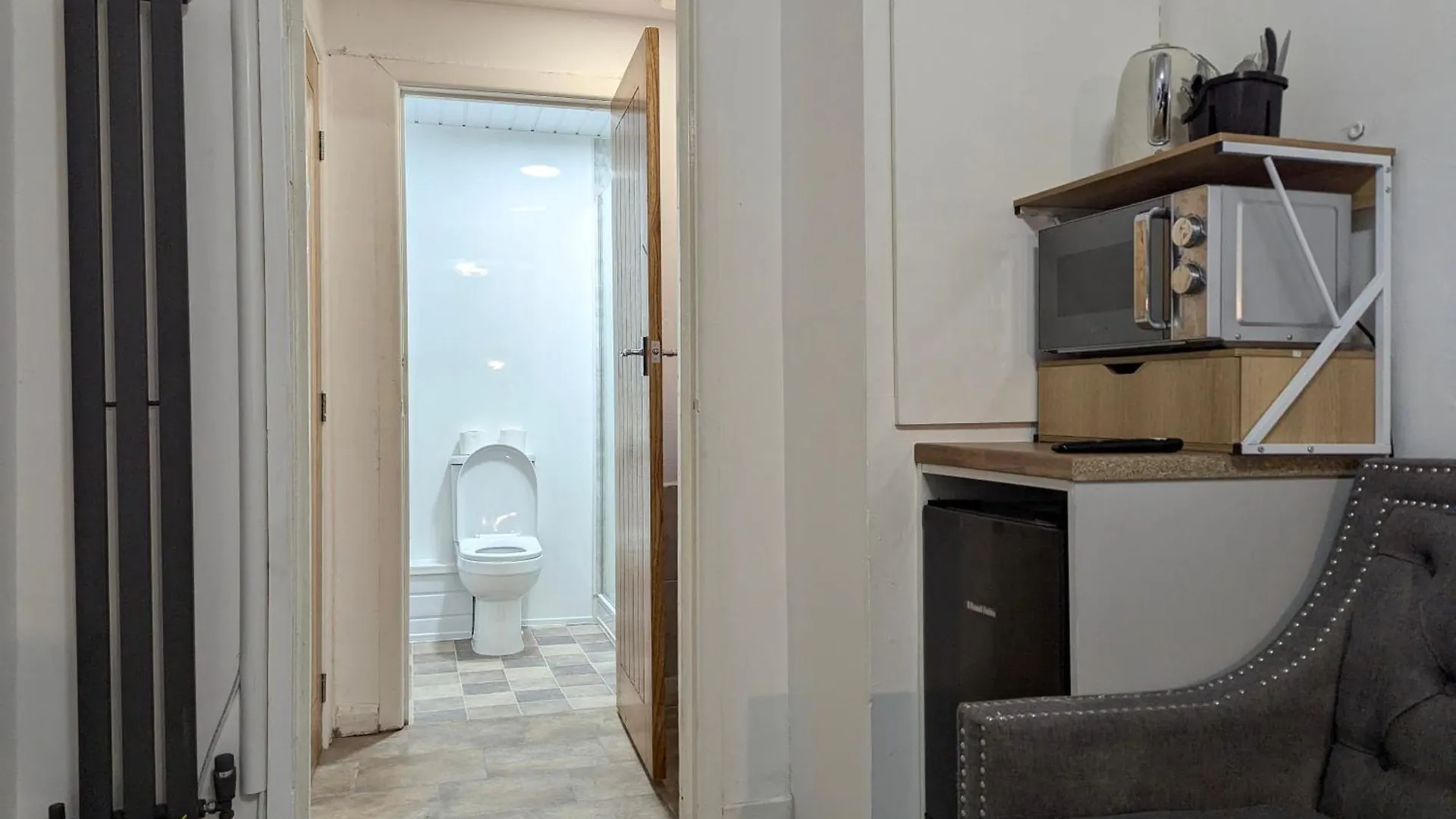 Cosy & Central Studio Apartments Cardiff