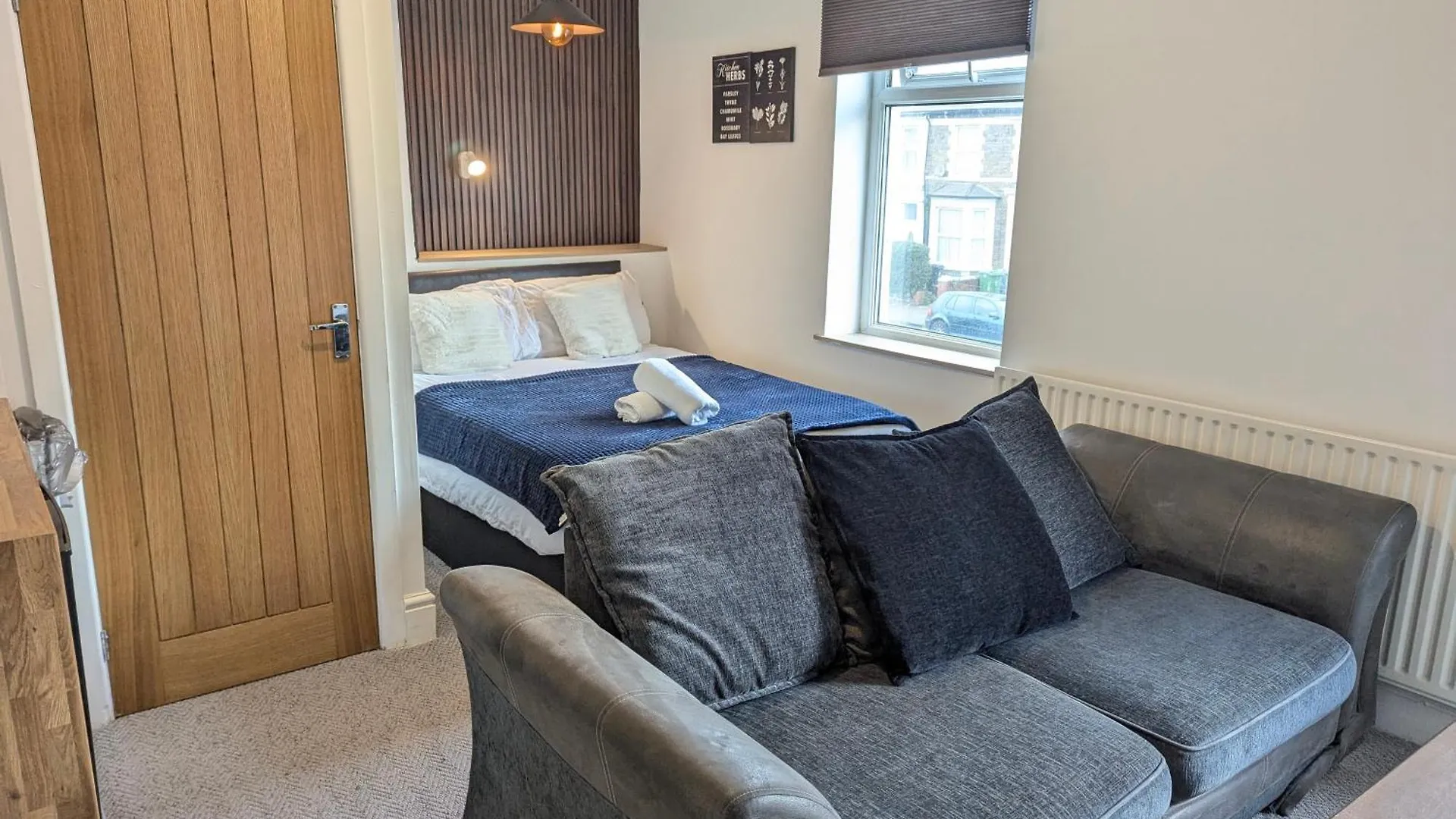 Cosy & Central Studio Apartments Cardiff