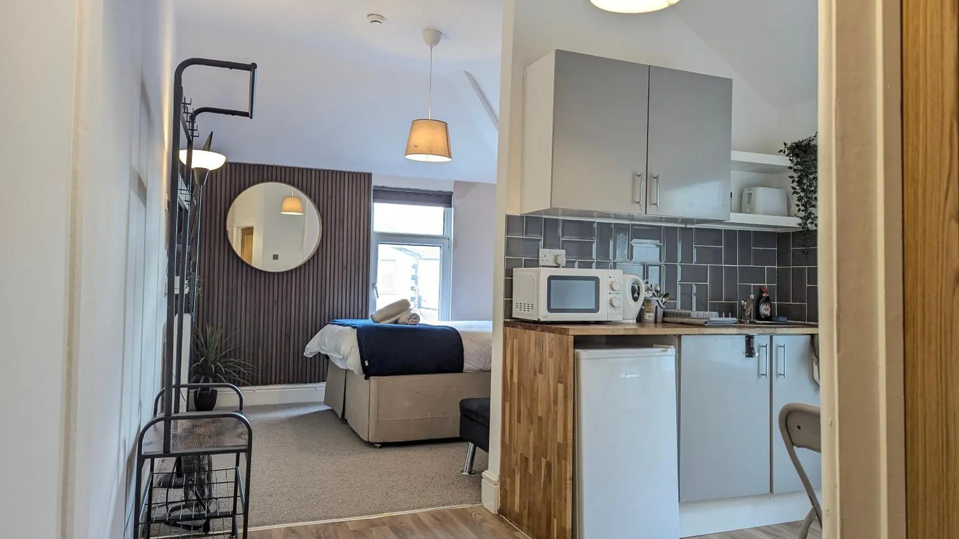 Cosy & Central Studio Apartments Cardiff