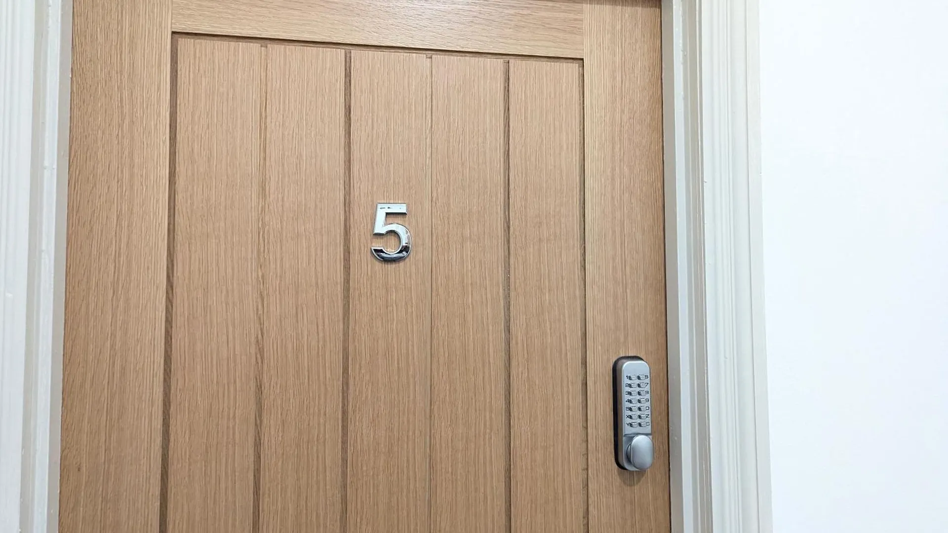 Cosy & Central Studio Apartments Cardiff