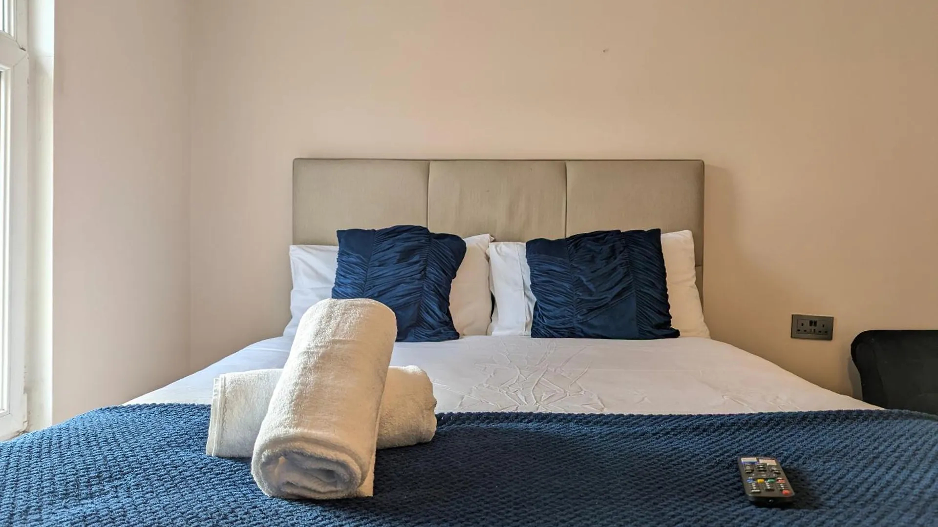 Cosy & Central Studio Apartments Cardiff