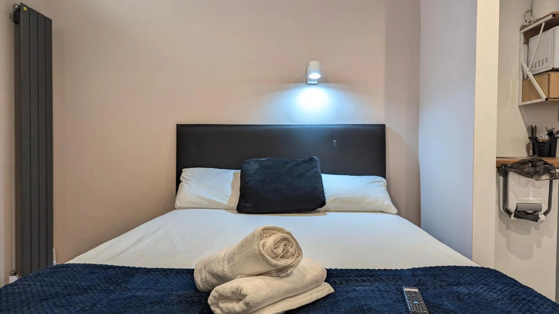 Cosy & Central Studio Apartments Cardiff