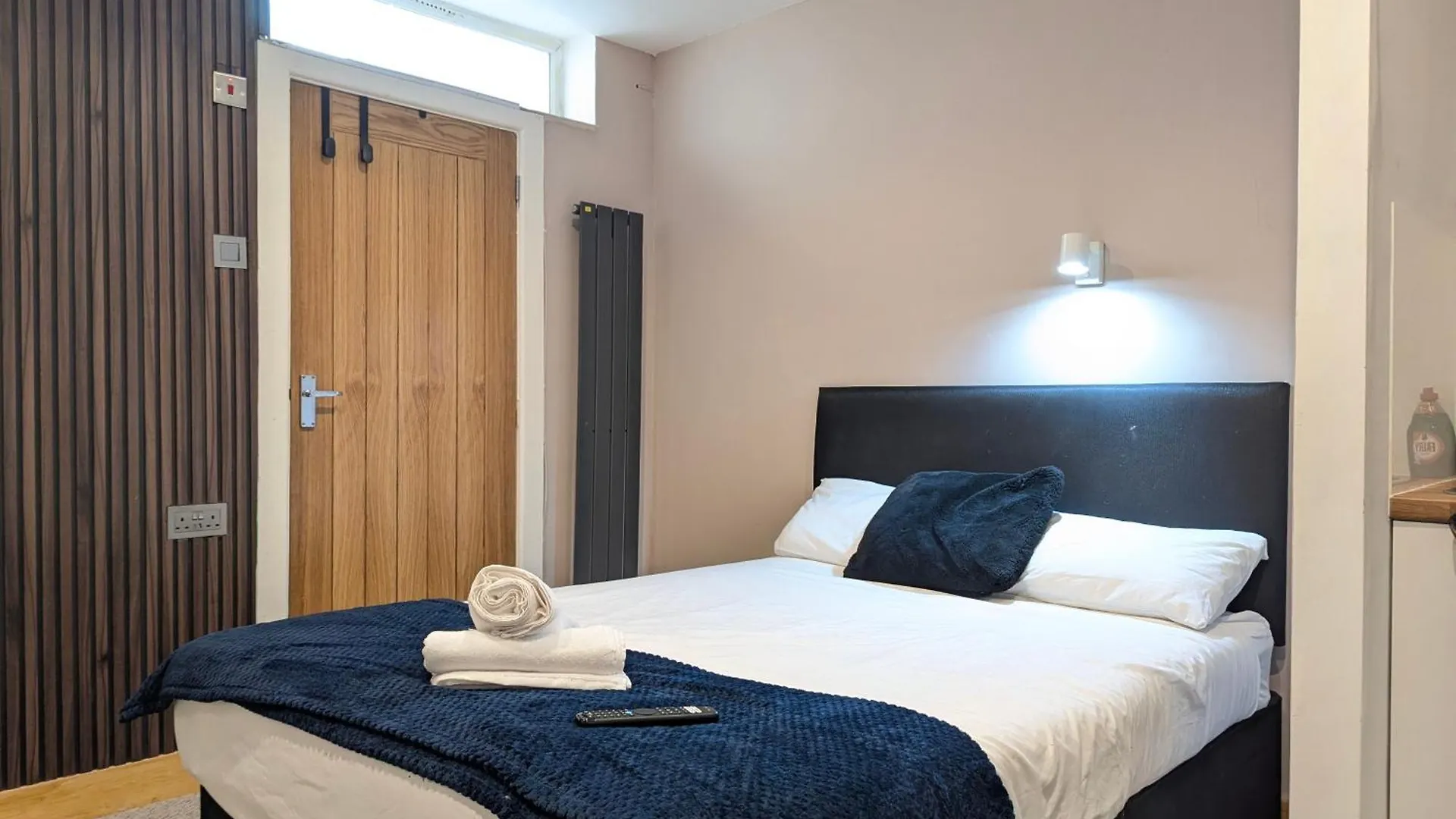 Cosy & Central Studio Apartments Cardiff