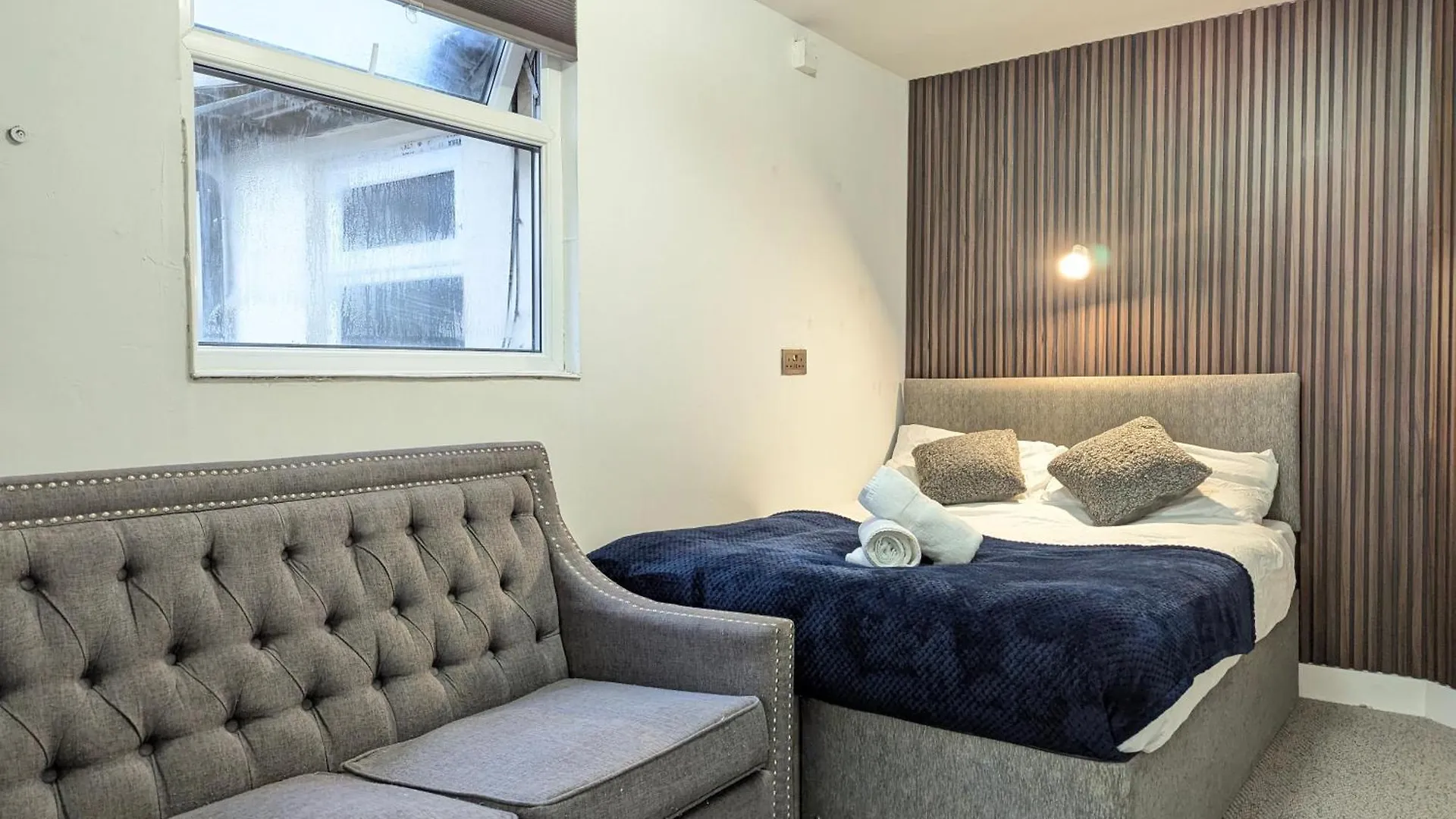 Cosy & Central Studio Apartments Cardiff