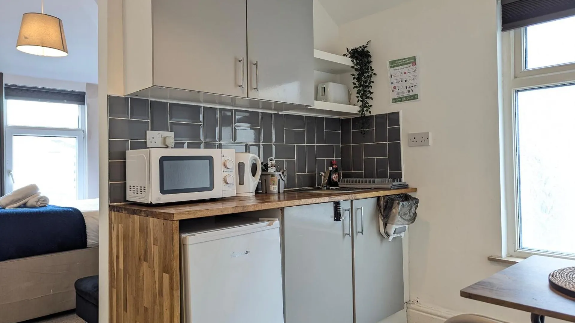 Cosy & Central Studio Apartments Cardiff