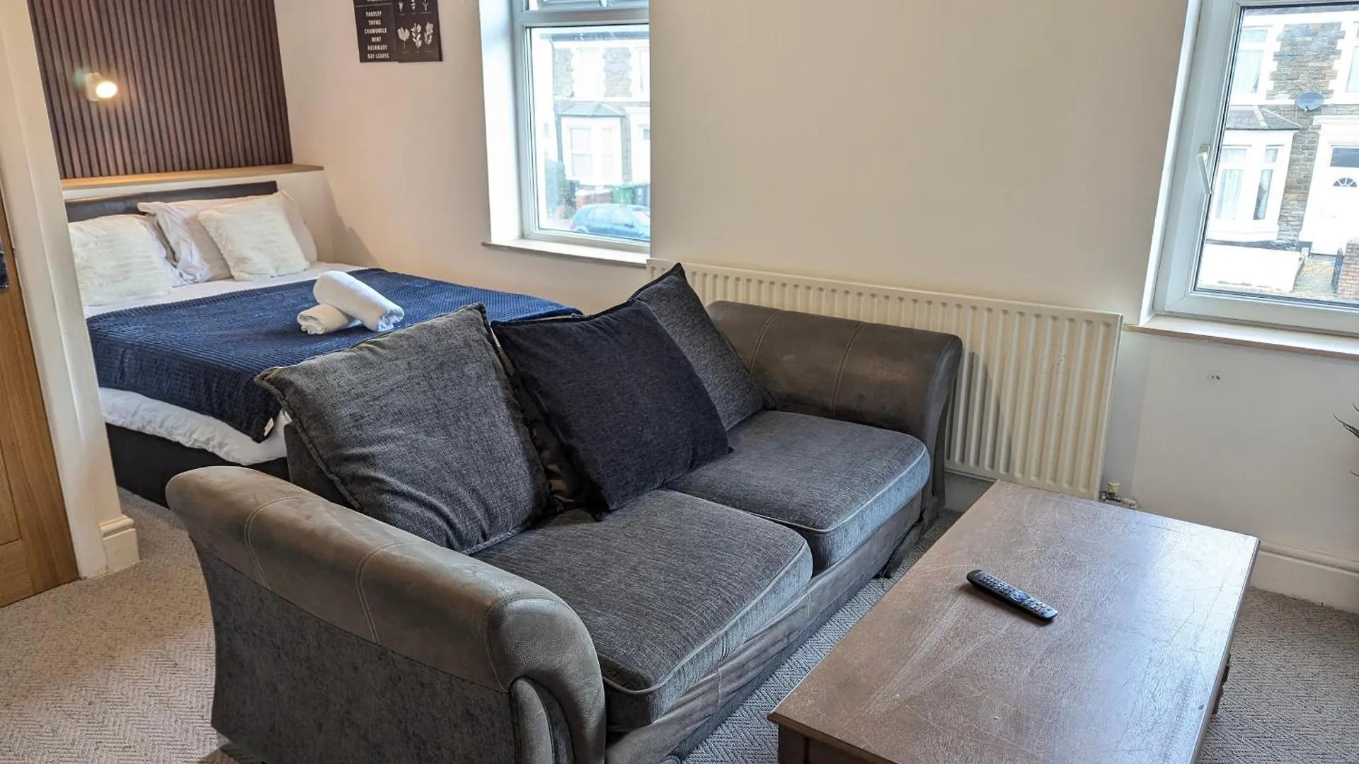 Cosy & Central Studio Apartments Cardiff