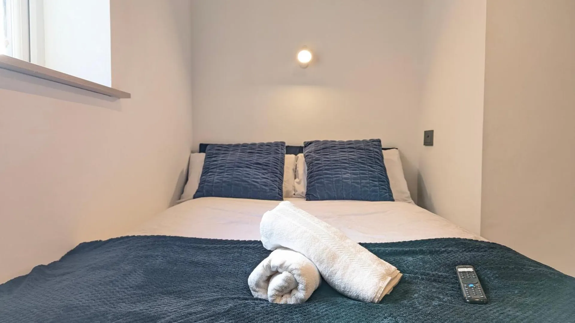 Cosy & Central Studio Apartments Cardiff