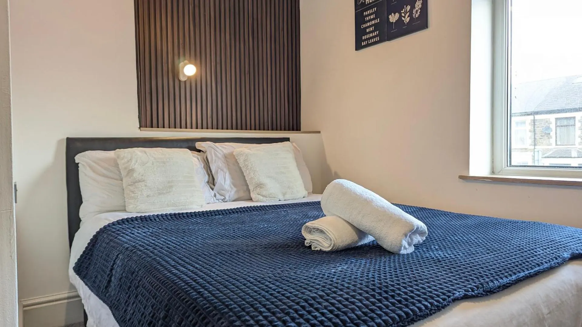 Cosy & Central Studio Apartments Cardiff