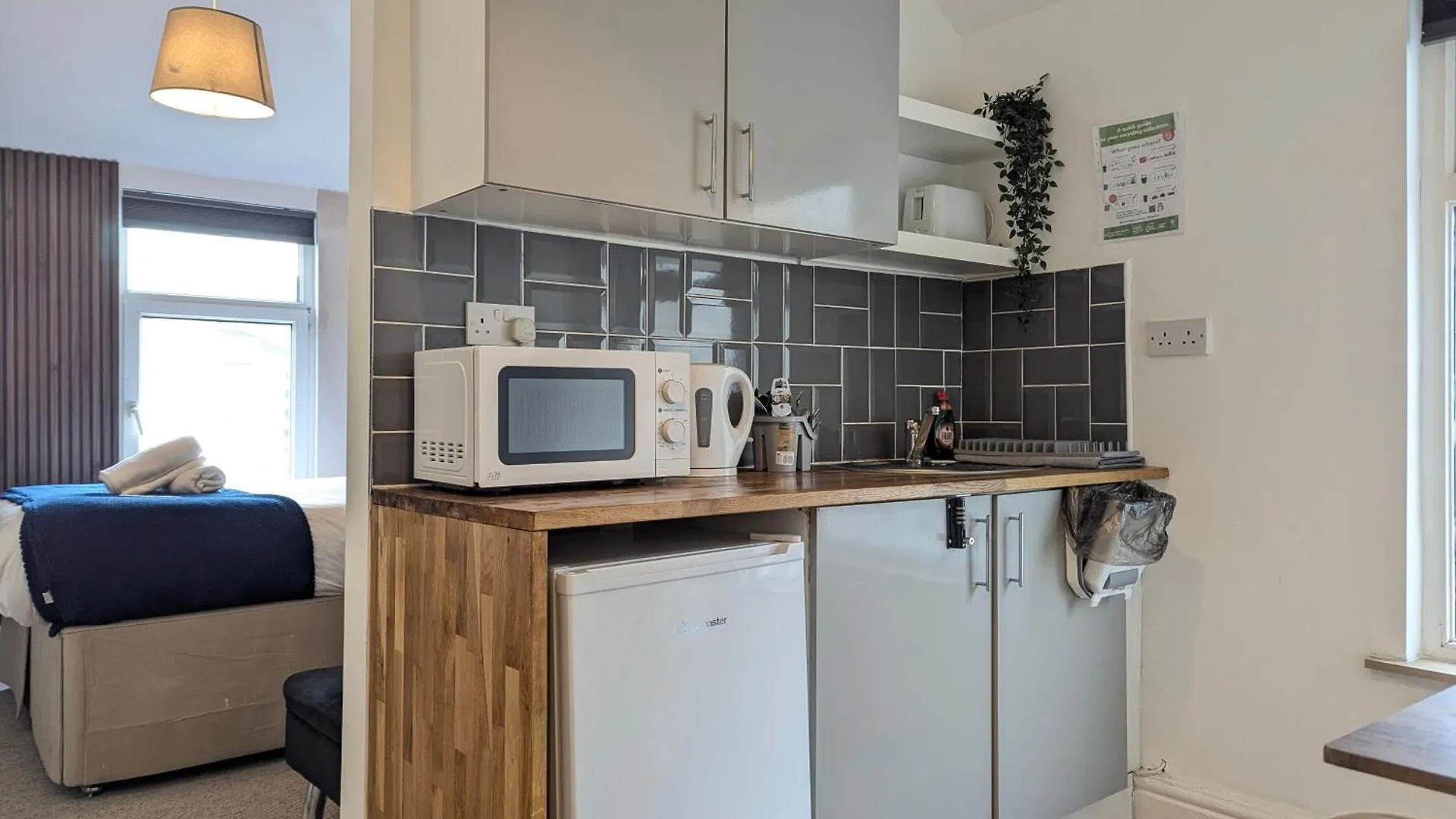 Cosy & Central Studio Apartments Cardiff 0*,