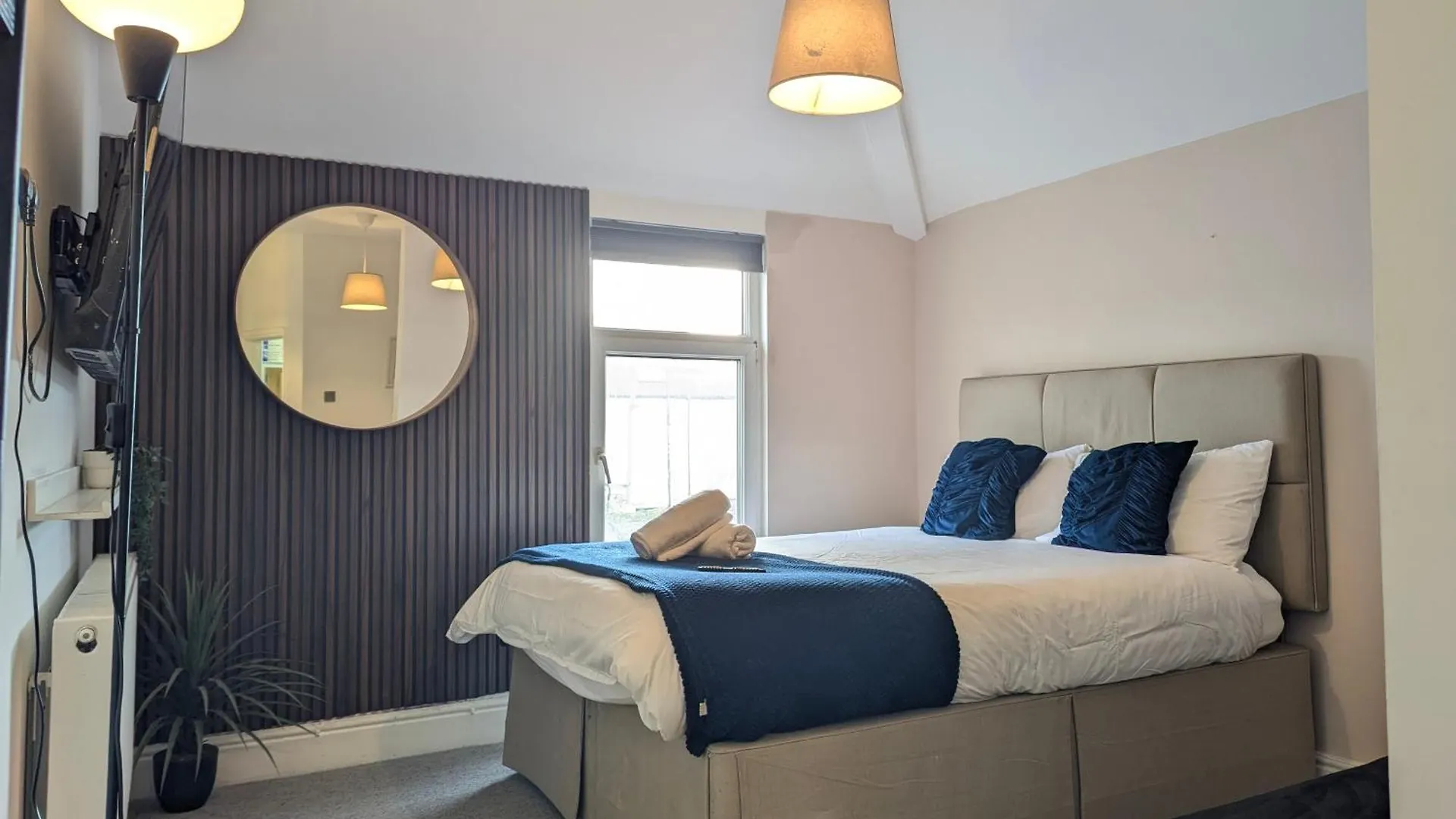 Cosy & Central Studio Apartments Cardiff