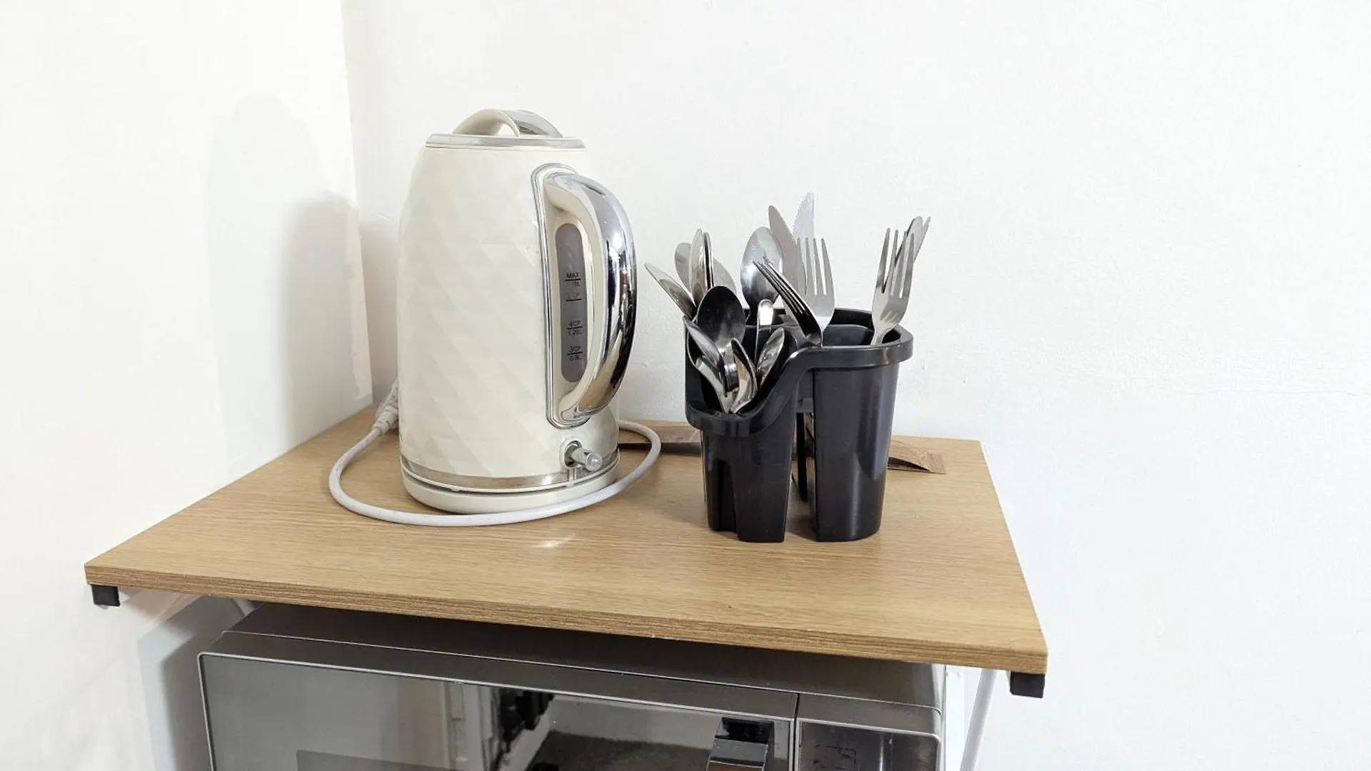 Cosy & Central Studio Apartments Кардифф 0*,
