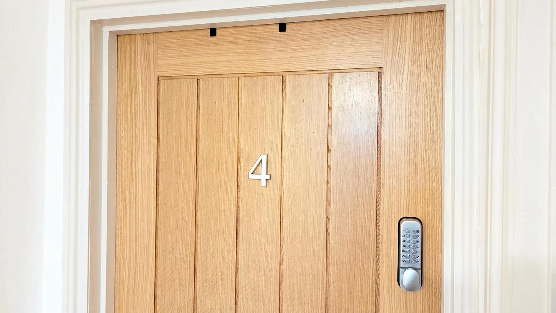 Cosy & Central Studio Apartments Кардифф