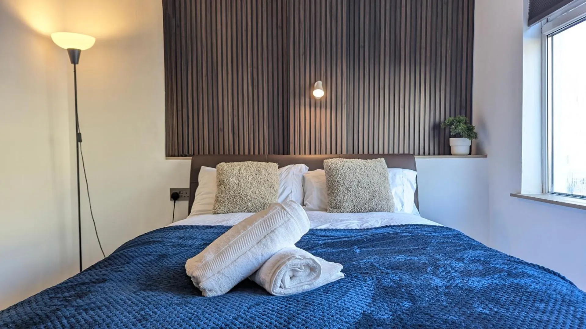 Cosy & Central Studio Apartments Кардифф Великобритания