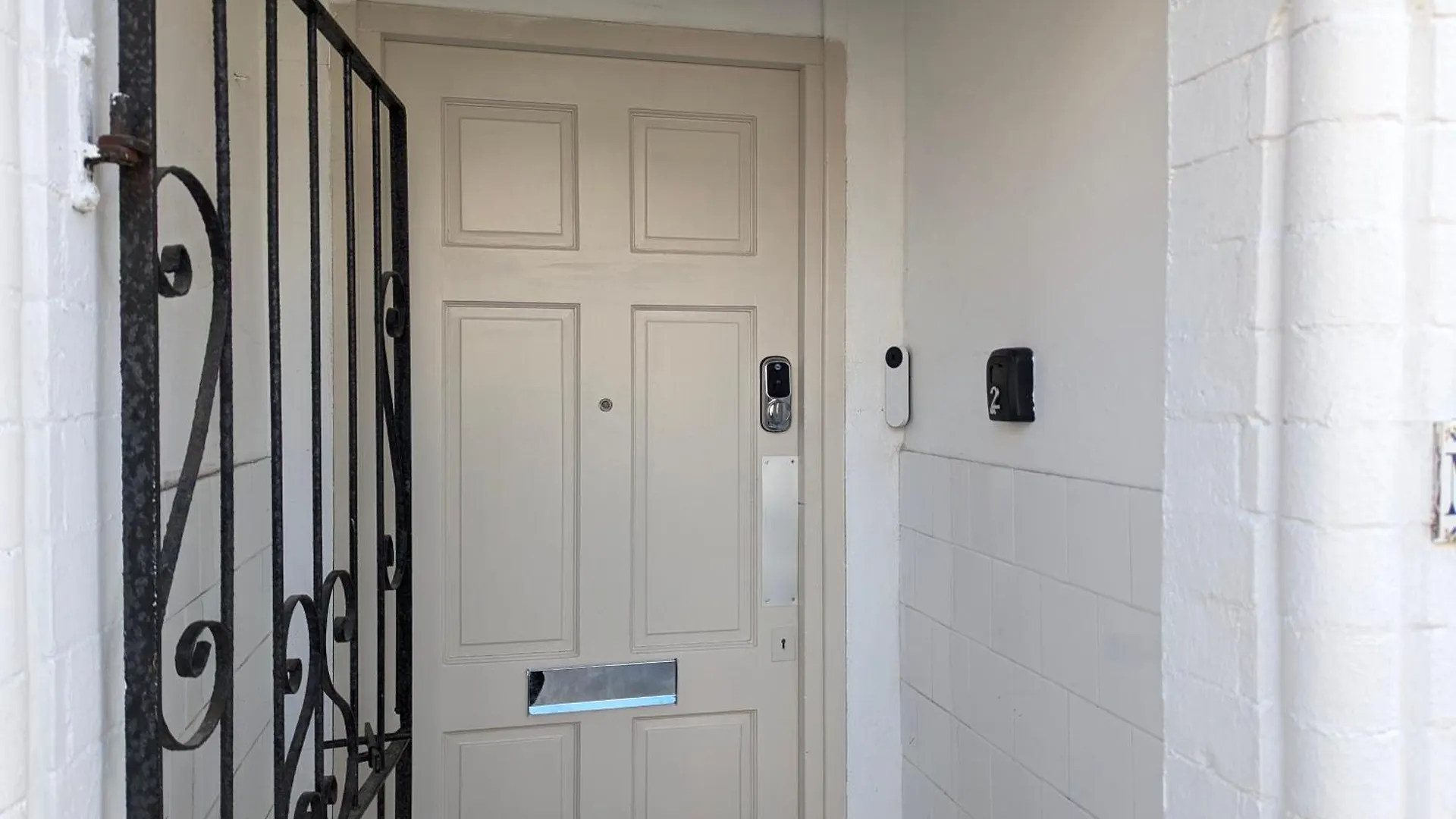 Cosy & Central Studio Apartments Кардифф